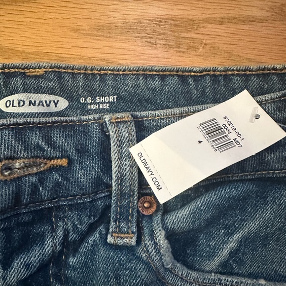 Old Navy Women's High-Waisted O.G. 3" Cut-Off Jean Shorts - Picture 5 of 6